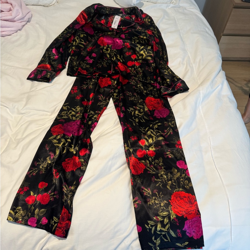 Ambrielle Black and Red Floral Pajama Set